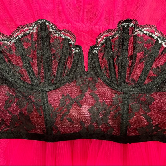 Victoria Secret Strapless Bra - Picture 2 of 4